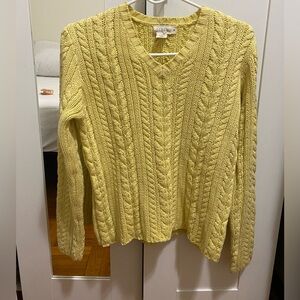 J. Crew Women knitted soft yellow V-neck sweater size M
